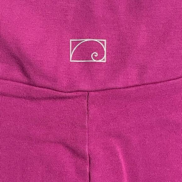 Anthropologie LACAUSA Astral Mid Rise Capri Leggings in Dragonfruit Size M NWT - Picture 9 of 10